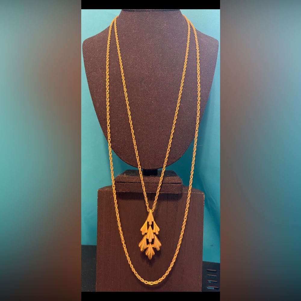 trifari necklace double strand chain gold tone vintage 29” shortest pendant